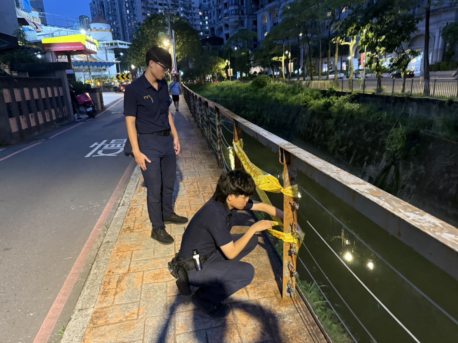 圍欄設施受損　基四分局警即時設警戒範圍維護安全