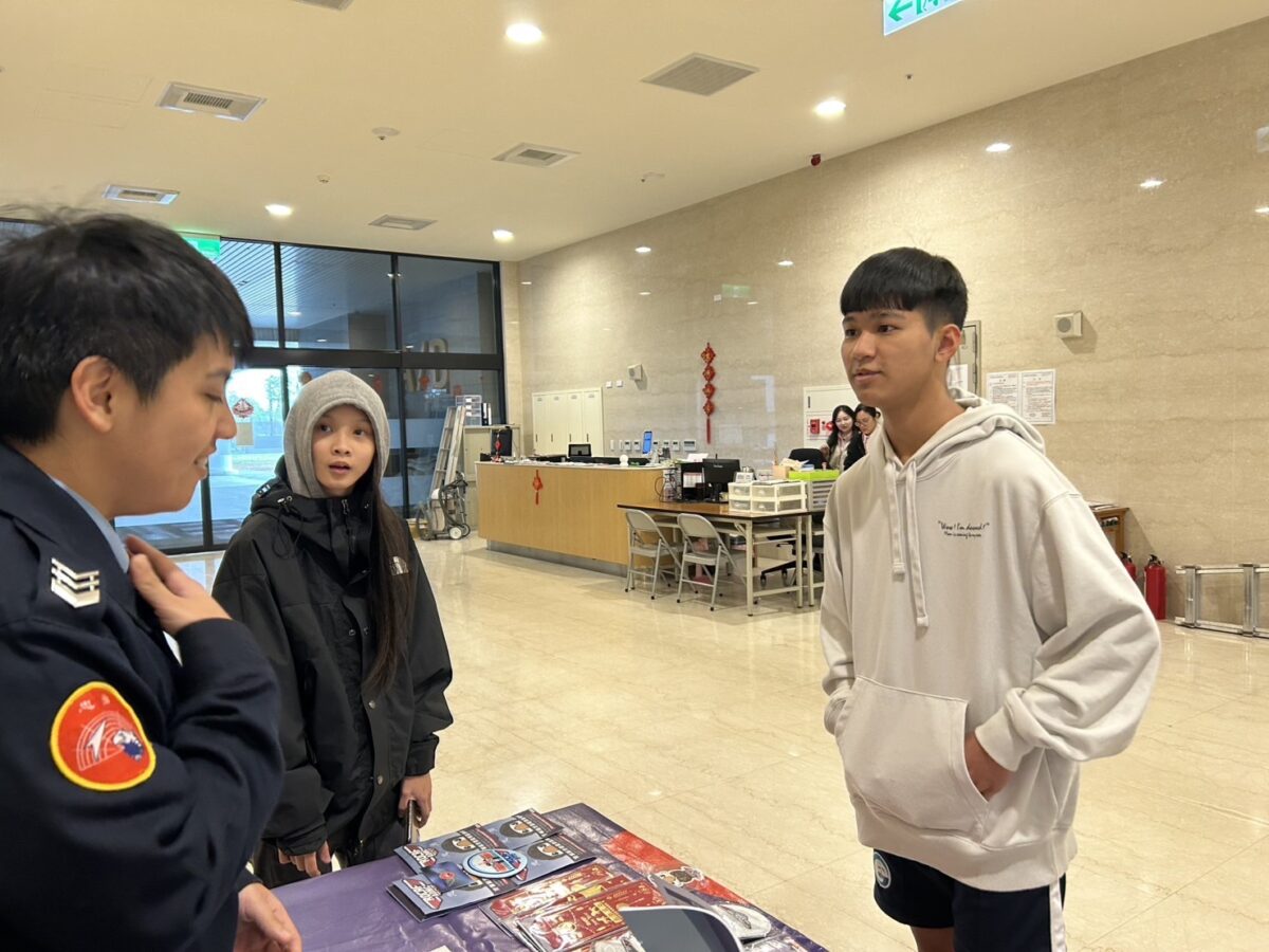 搬家不熟路!婦購物迷途坐路旁 龍潭警載她找「咖啡店」回家 S 708616198