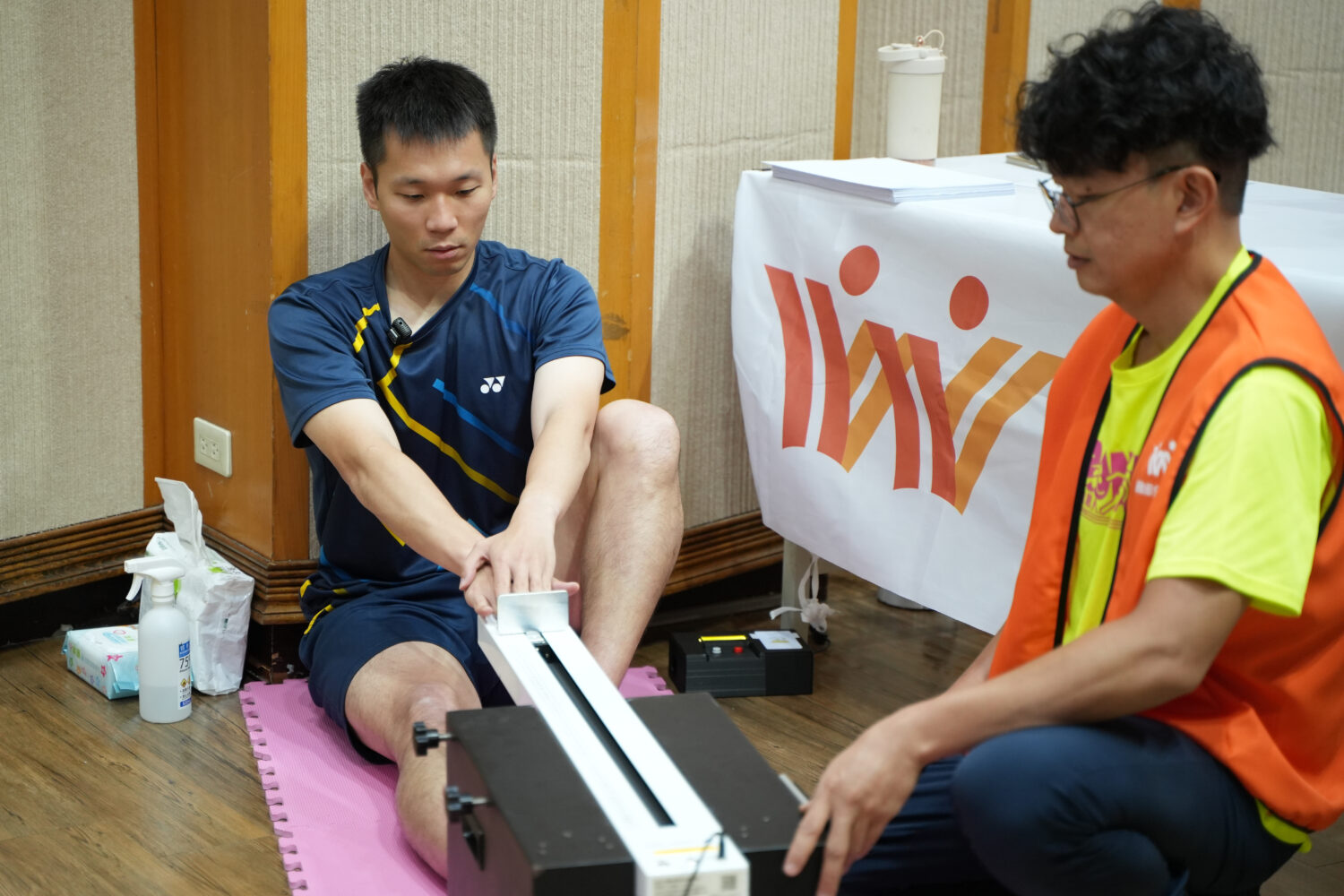 運動部李洋部長親自體驗科技體適能檢測，號召全民一起透過科學化檢測掌握自身健康體適能。(圖/全民運動署運動健康組  提供)