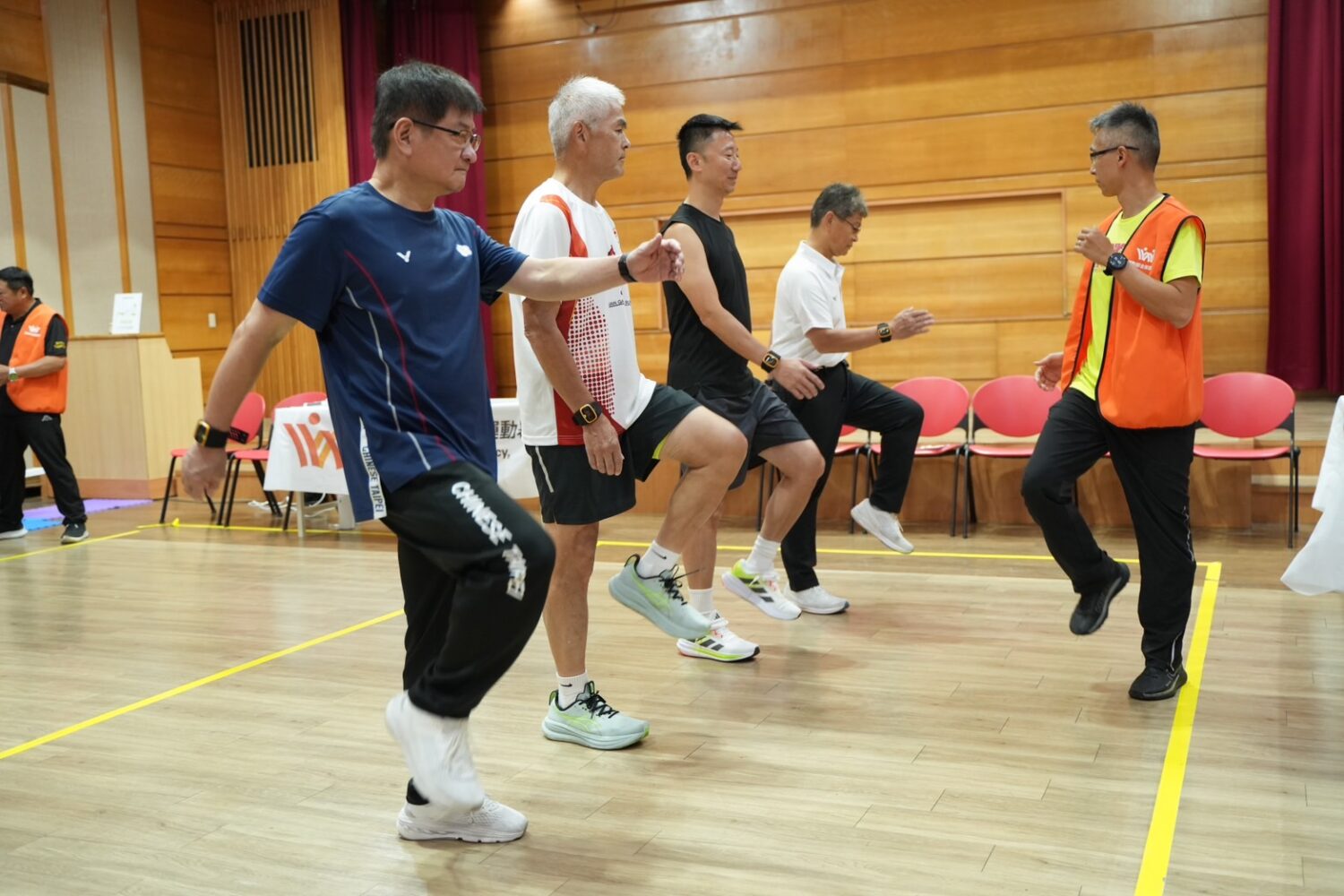 運動部黃啟煌次長、洪志昌次長及全民運動署房瑞文署長參與心肺適能檢測。（圖/全民運動署運動健康組   提供）