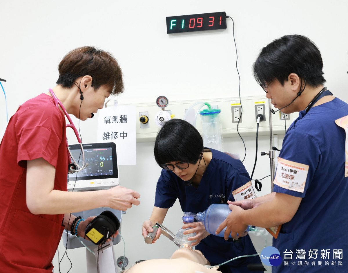 全國第一具「急重症高擬真模擬人(SimMan Critical Care)」於競賽亮相。