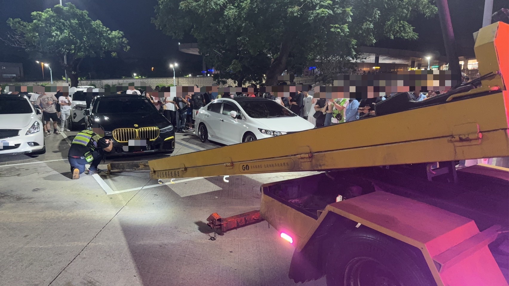 清水服務區車聚遭國道警夜掃 BMW掛註銷牌照當場拖吊 12件違規依法開罰