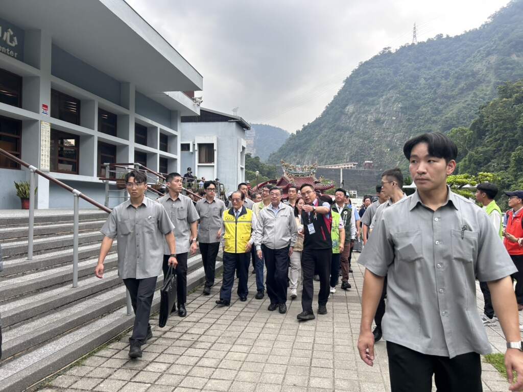 ▲卓榮泰視察車埕鐵道觀光小學堂,肯定活化成果擘劃「臺灣之心.躍動日月」打造國際觀光新亮點。