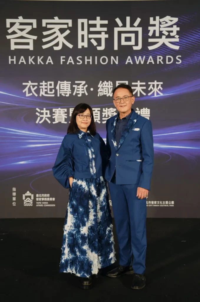 臺北市林奕華副市長與臺北市政府客家事務委員會暨台北市客家文化基金會執行長吳文德主任委員穿著潘怡良設計師服裝走秀