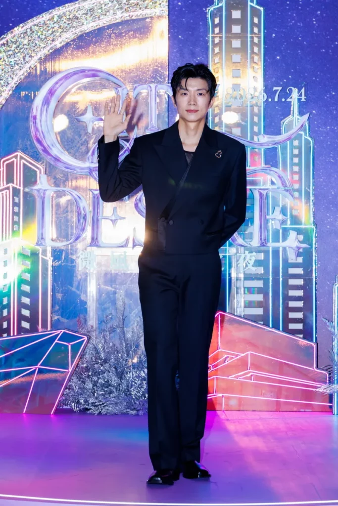 韓國人氣團體 2PM 成員張祐榮亮相 2026 微風南山之夜星光紅毯。
