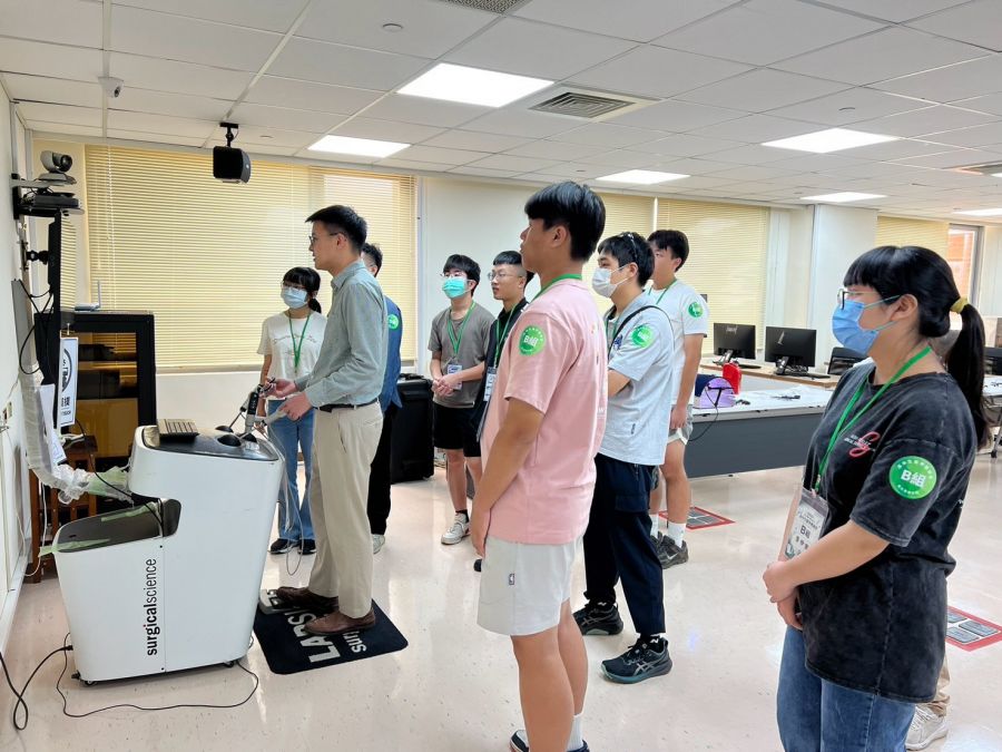 臺大雲林分院高中生醫學體驗營　帶領學生體驗臨床工作