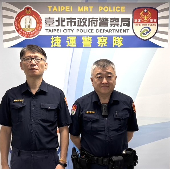 現場處理員警:警員蕭永昌、葉峻長。(圖/記者李健興 翻攝)