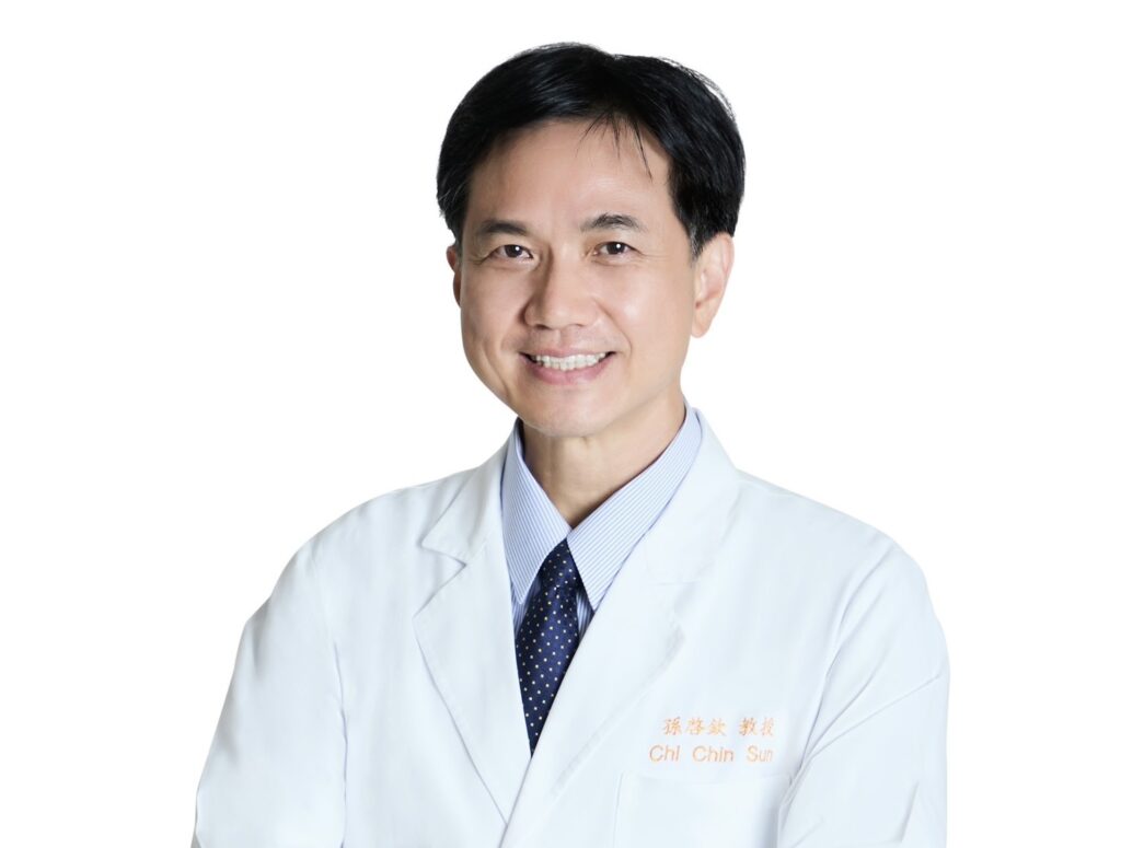 基隆長庚醫院副院長孫啟欽表示,隨著人工智慧與機器人技術持續發展,相關技術在眼科醫療領域的研究與應用受到關注。(圖/孫啟欽醫師提供)