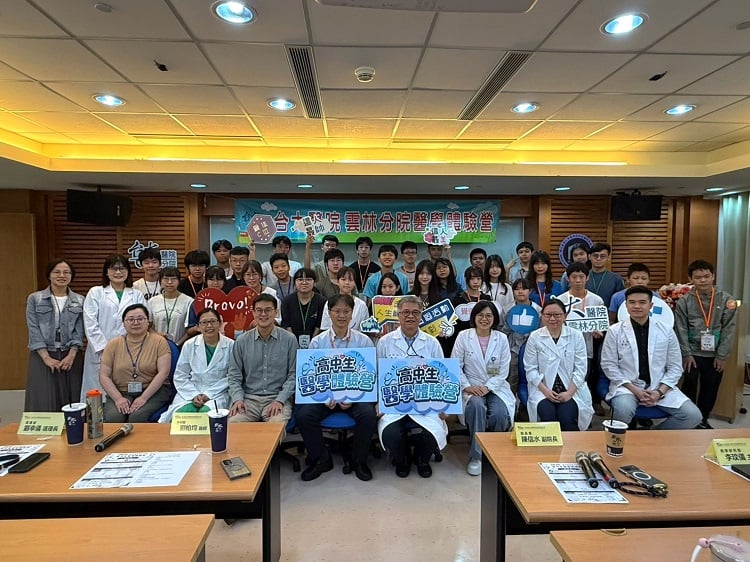 ▲臺大醫院雲林分院舉辦第二屆「高中生醫學體驗營」，勉勵青年學子勇於探索醫學領域。(記者劉峻文攝)