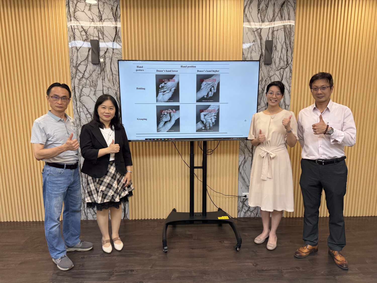 募款手勢學問大 中山大學分析公益廣告如何影響捐款意願