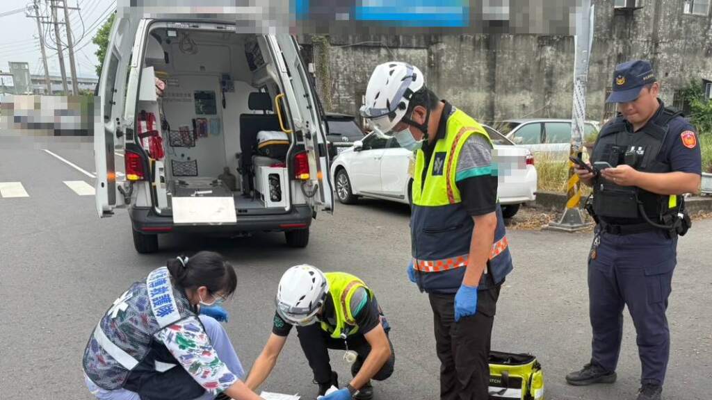 ▲彰化市某國小人行天橋驚傳男子墜落,路過駕駛目擊報警送醫。(圖/民眾提供)