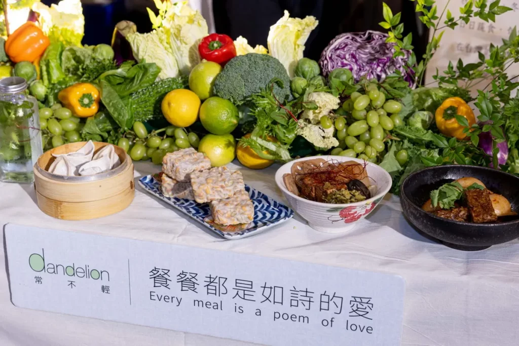 台灣美食展匯聚全台各地美食，圖為慈濟人文常不輕餐廳。（圖/台灣觀光協會提供）