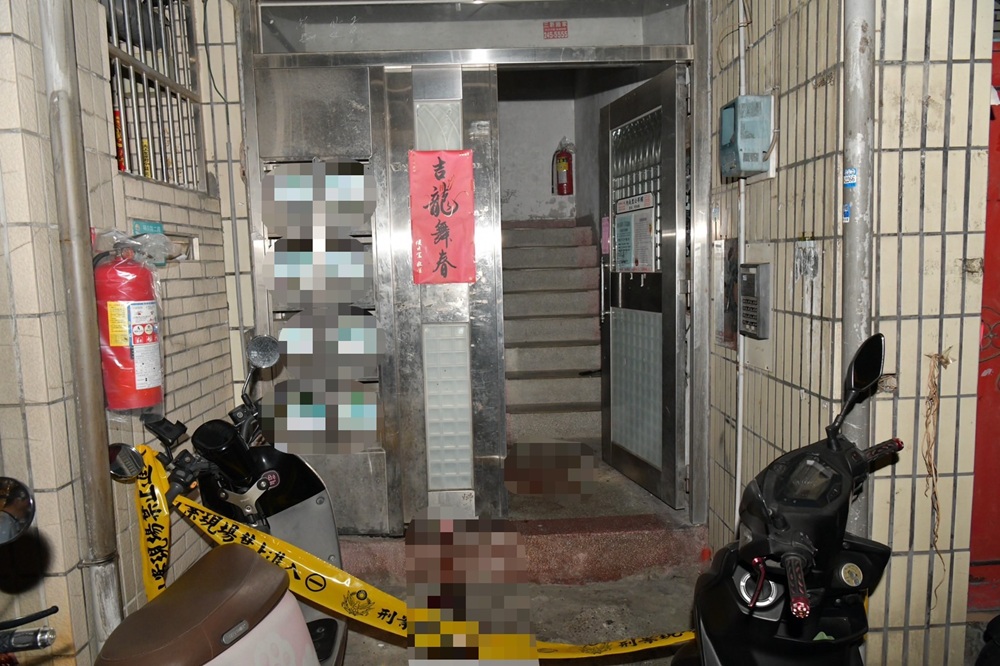揮刀割頸殺媳 66歲翁疑因家務口角暴怒一路追砍 199 cnews204260727a13