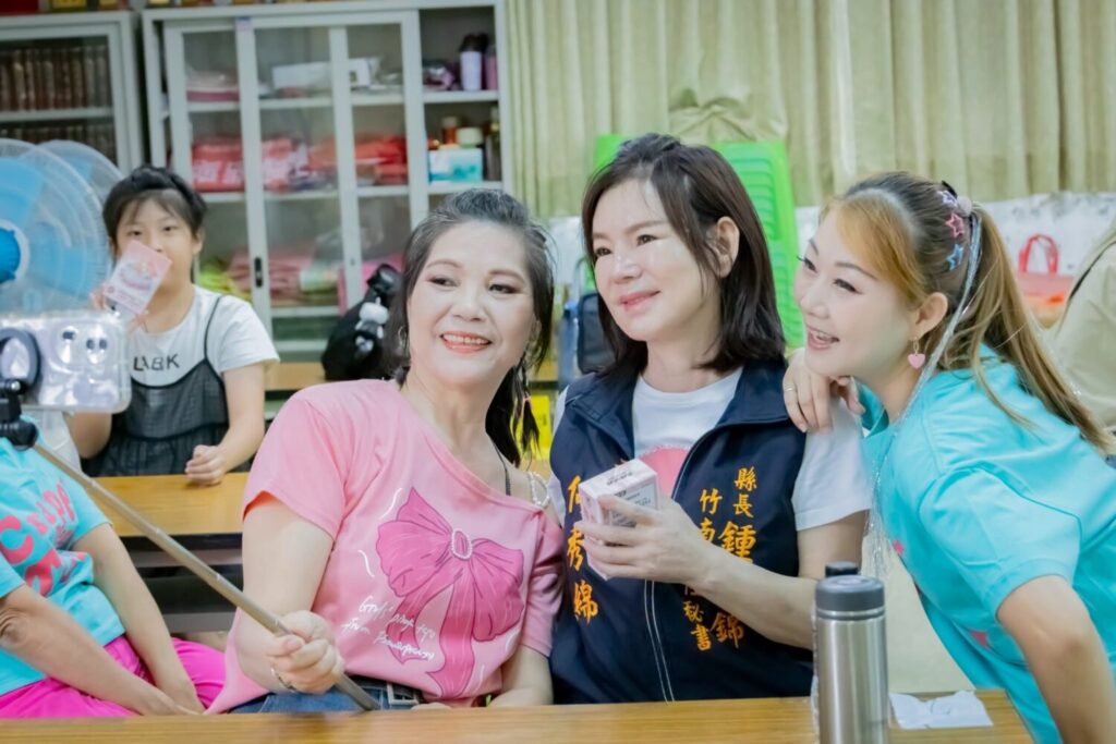 竹南鎮代會主席何秀綿倡文化志工認證，盼進一步推實質補貼。（圖／何秀綿粉專）