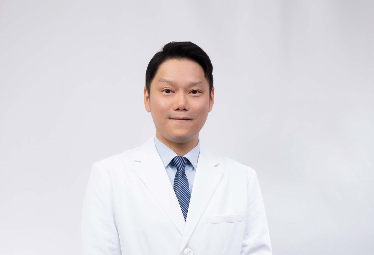 ▲嘉義基督教醫院復健科醫師陳頤學提醒,膝蓋疼痛不一定代表關節退化,突然增加運動量、肌腱或韌帶過度使用,都可能是疼痛的真正原因。