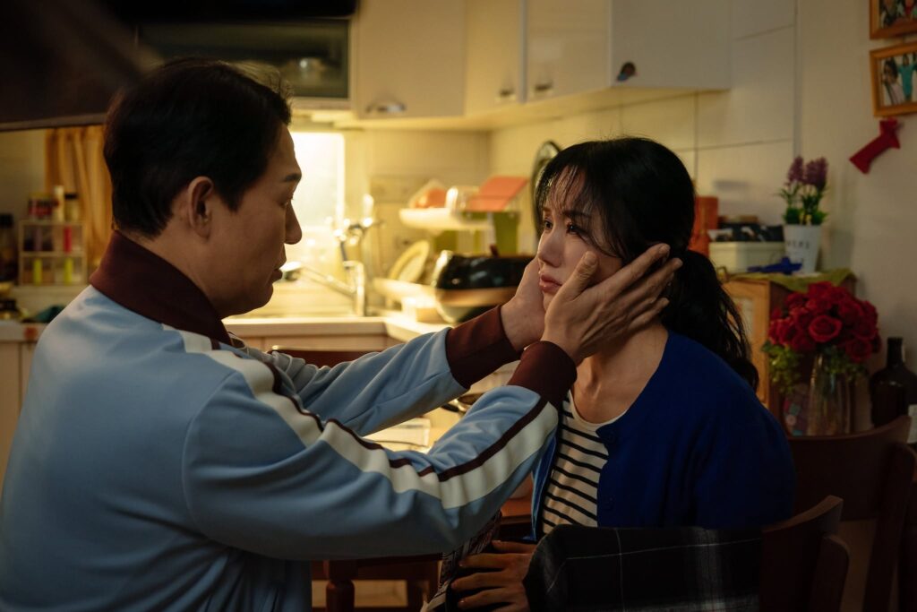 「少女時代」秀英參演嚴正化動作爆笑鉅獻《特務搞飛機2》! 45 %E7%89%B9%E5%8B%99%E6%90%9E%E9%A3%9B%E6%A9%9F2 %E6%96%B0%E8%81%9E%E7%A8%BF%E7%85%A704 %E3%80%8C%E9%9F%93%E5%9C%8B%E5%BD%B1%E5%90%8E%E3%80%8D%E5%9A%B4%E6%AD%A3%E5%8C%96%E5%9C%A8%E7%BA%8C%E4%BD%9C%E4%B8%AD%E7%B9%BC%E7%BA%8C%E9%A3%BE%E6%BC%94%E5%89%8D%E5%82%B3%E5%A5%87%E7%89%B9%E5%8B%99%E3%80%8C%E7%BE%8E%E8%8B%B1%E3%80%8D