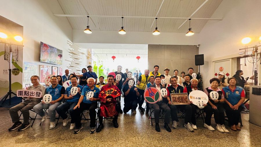 農村水保署台中分署跟苗栗縣府及公館鄉農會在陶瓷農創園區舉辦「不只有穿龍圳!解鎖神隱6龍,微醺公館24釀!」見面會,全新視角看見不一樣的客庄農村。(圖/記者林均和攝)