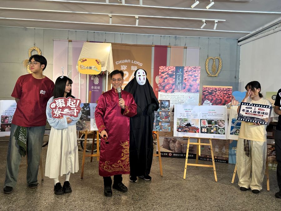 農村水保署台中分署陳榮俊分署長介紹結合在地聯合大學學生發揮創意,為公館鄉注入不一樣的魅力。 (圖/記者林均和攝)