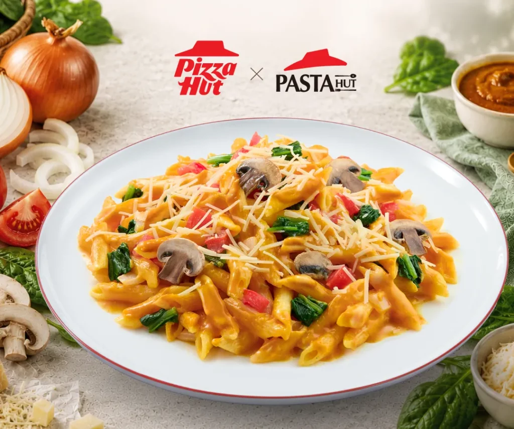 必勝客Pasta Hut 全新推出「法式咖哩奶油彩蔬麵」,以法式經典卡菲醬結合四款繽紛蔬菜,讓濃郁奶香與蔬菜鮮甜交織,打造兼具美味、營養與多層次口感的夏日新選擇!