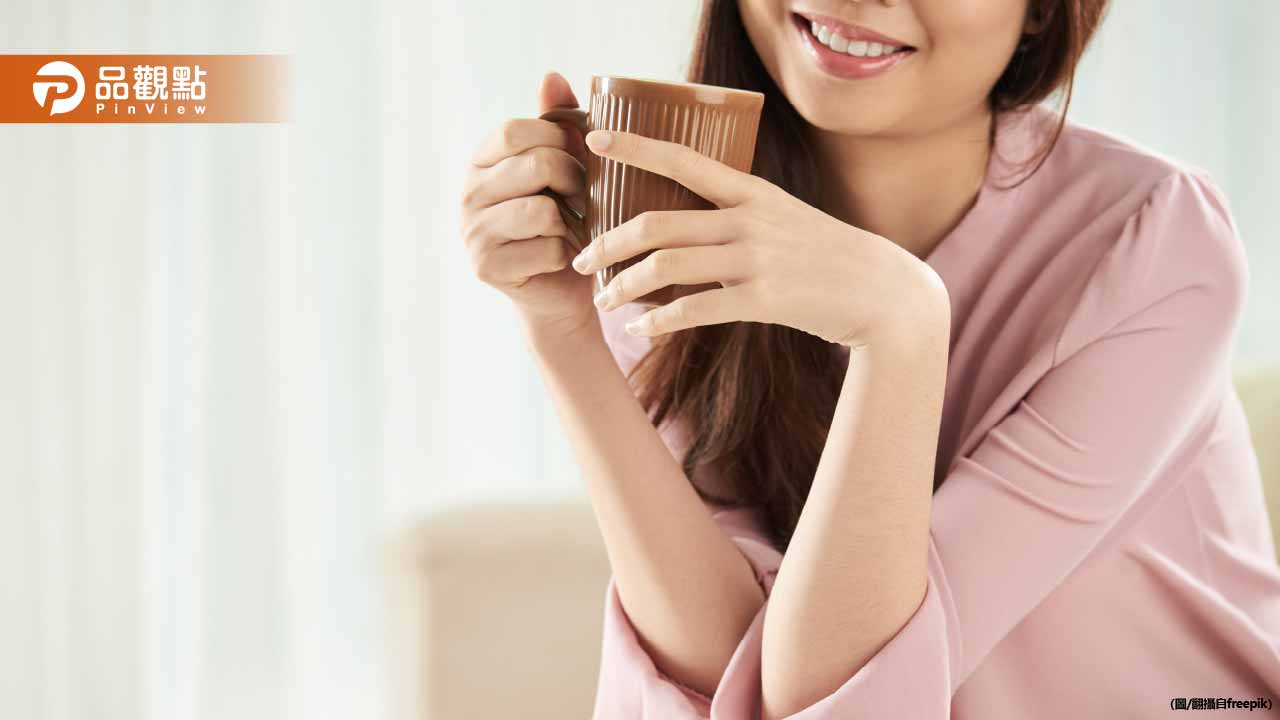 喝飲料被勾到！竟是長髮纏住舌頭　醫驚呆：套住味蕾乳頭