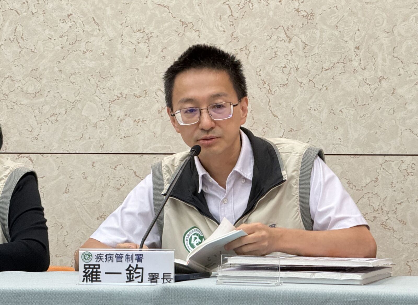 新冠暴增「搶疫苗、搶快篩、搶藥」再現! 羅一鈞揭打疫苗多3倍 202 新冠暴增「搶疫苗、搶快篩、搶藥」再現! 羅一鈞揭打疫苗多3倍 201
