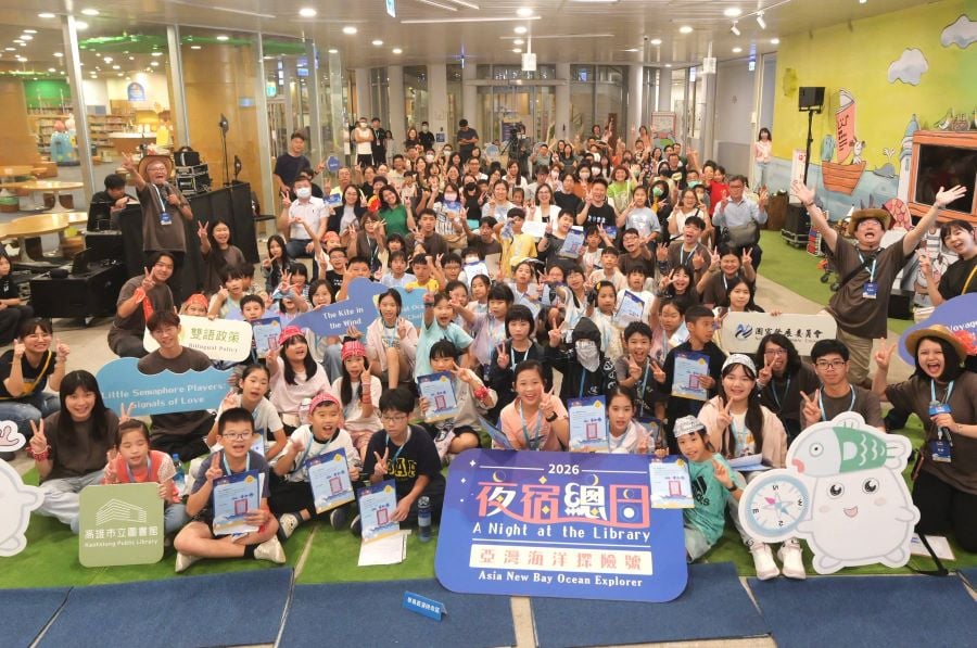 ▲高市圖年度人氣活動「夜宿總圖」熱鬧登場,48位學童化身小水手,展開為期26小時的「亞灣海洋探險號」沉浸式體驗。