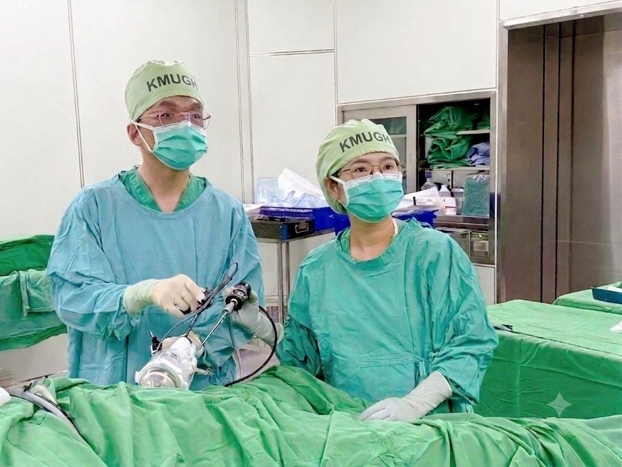 ▲單孔腹腔鏡膽囊切除手術畫面。