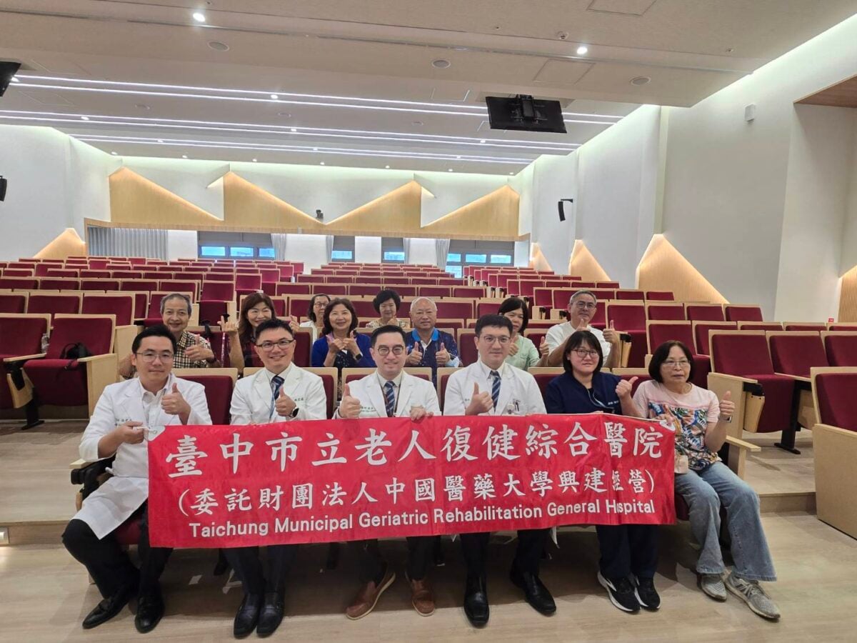 ▲中醫大市醫今(28)日舉辦病友會分享逾70例疼痛治療成果現場合照。(記者廖美雅拍攝)