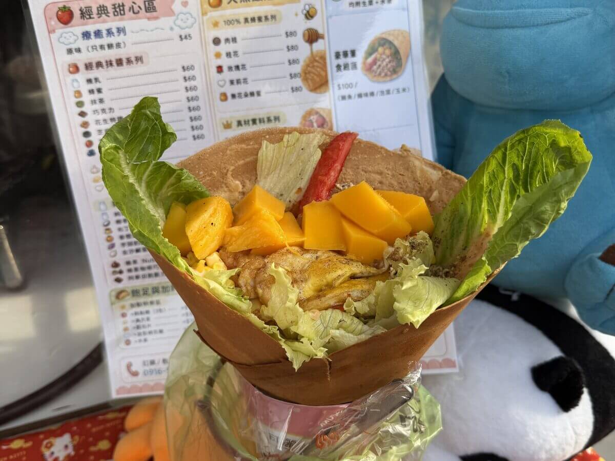 台中美食|樂成宮拜拜順便吃!4 家走路就到的銅板小吃,捧花可麗餅、在地臭豆腐、烤甜甜圈一次收