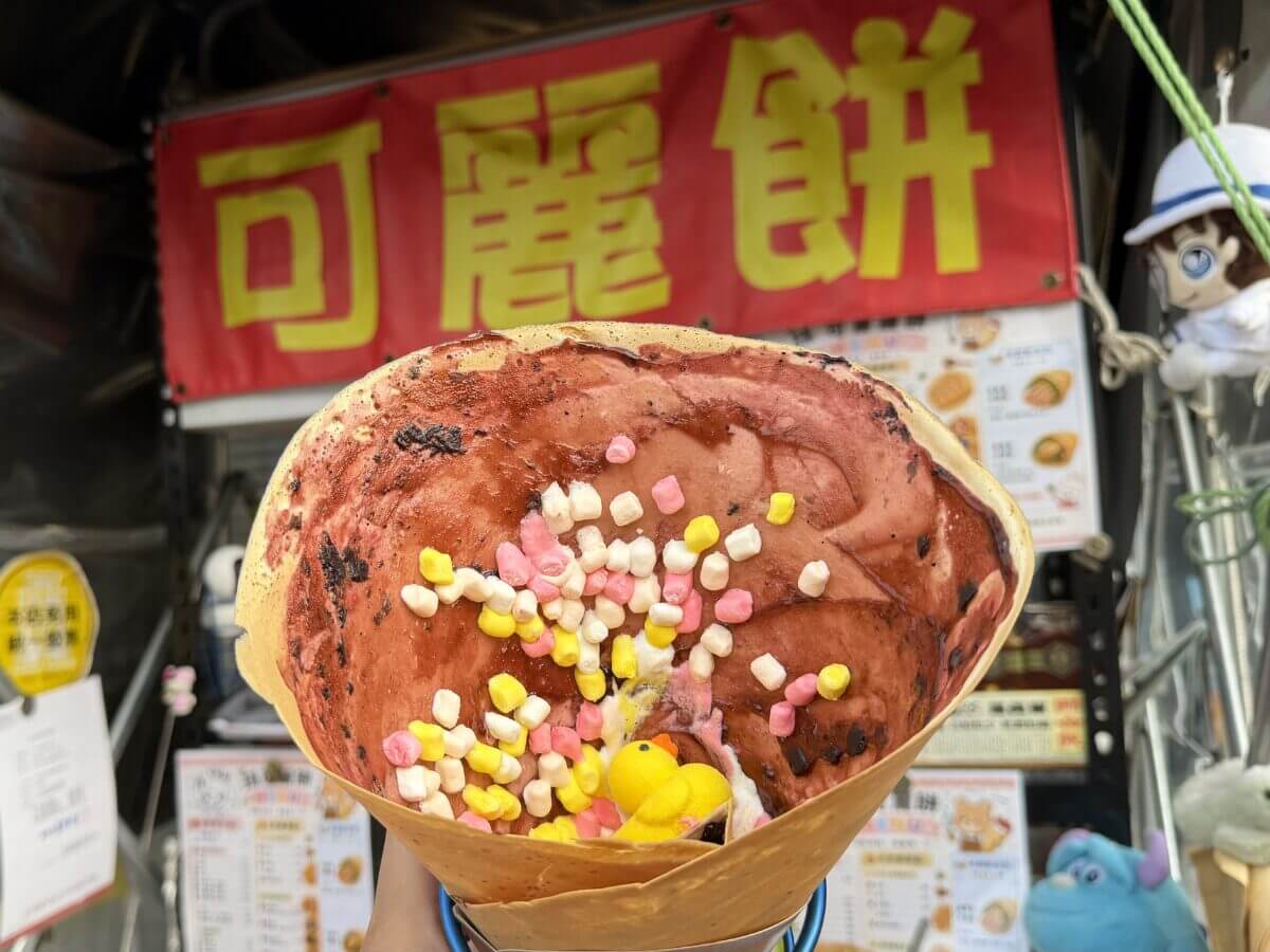 台中美食|樂成宮拜拜順便吃!4 家走路就到的銅板小吃,捧花可麗餅、在地臭豆腐、烤甜甜圈一次收