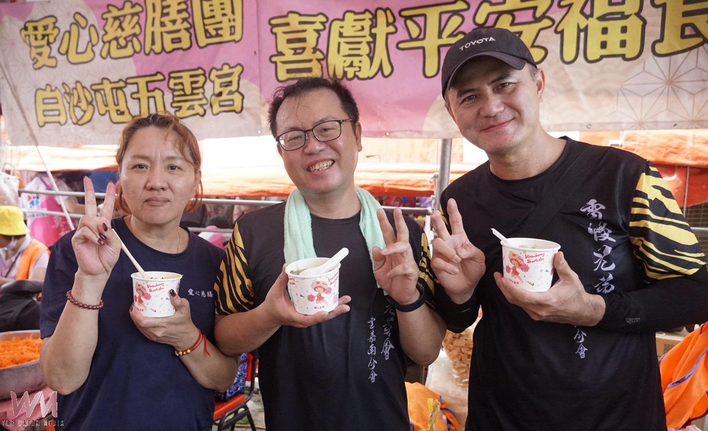 (有影片)/愛心慈膳團攜手雷慢兄弟會 萬份熱食溫暖山邊媽建廟信眾 - https://www.watchmedia01.com