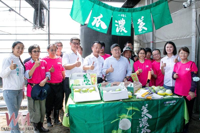 一季園主開訓    翁章梁攜手6位園主種下瓜苗