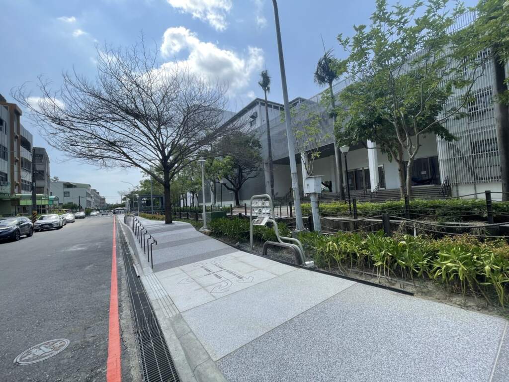 ▲打造友善人本步行環境，串聯文化中心與周邊公共空間，讓市民享有更安全、舒適且綠意。