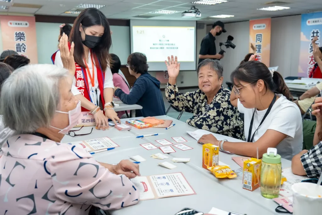 弘道老人福利基金會透過「孟婆體驗」，帶領參與者從第一視角感受失智者的生活挑戰