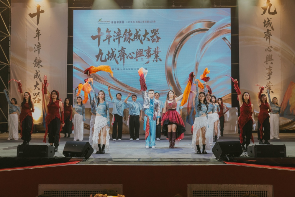 麗富康19周年表揚大會感動登場 數千夥伴齊聚見證榮耀 點亮初心迎向20周年 36 20260730009