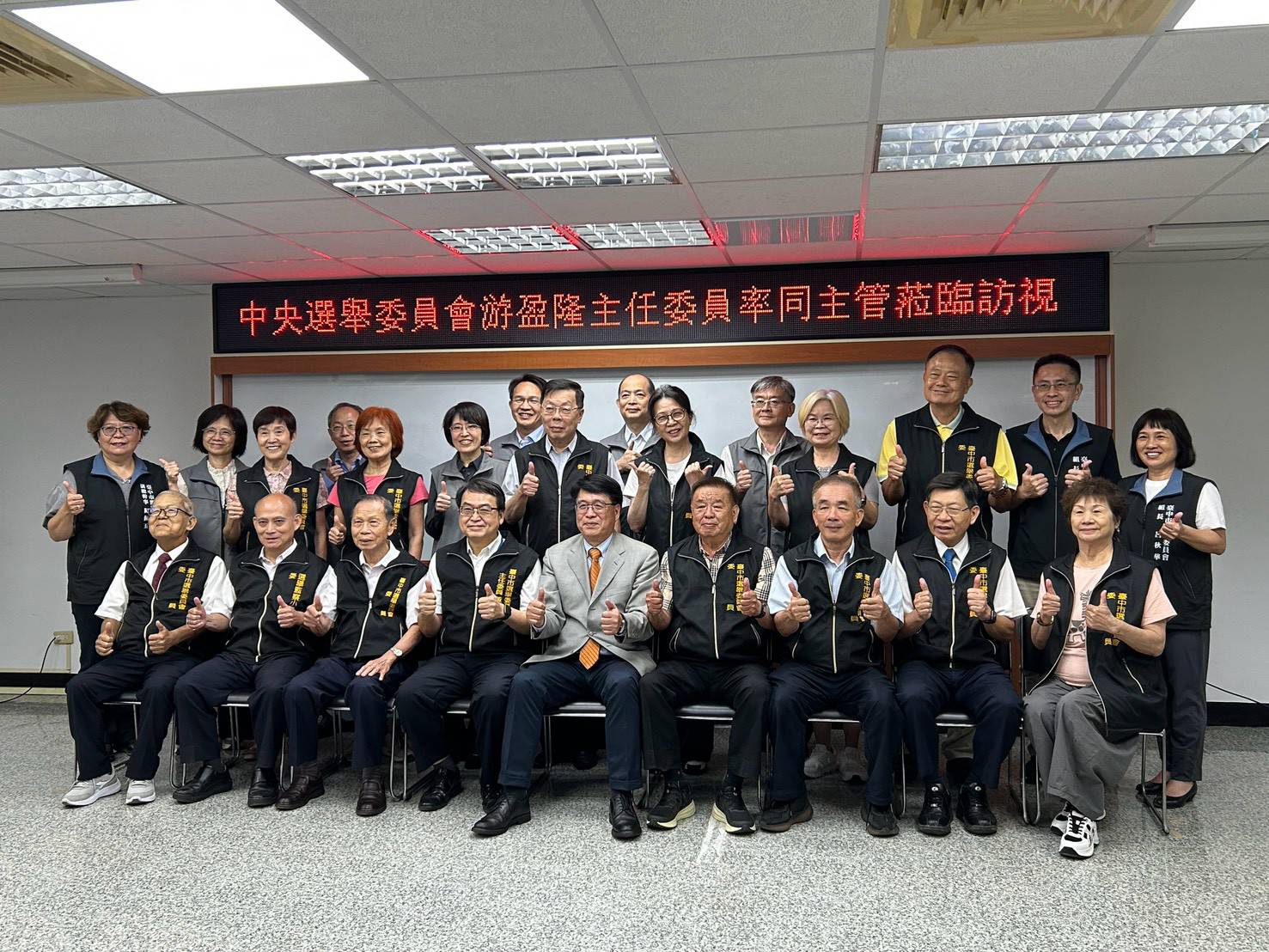 訪視臺中市選委會 中選會主委游盈隆「十字箴言」勉勵做民主守護神 38 381408 0