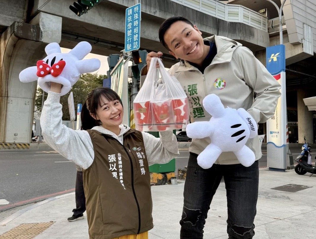 最萌助選團現身街頭　張以理攜妻兒熱情問候市民　展現家庭力量與親和力