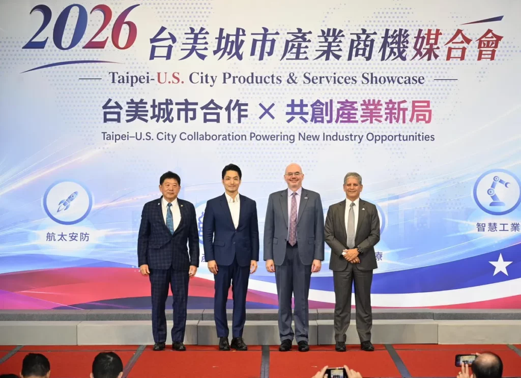 (由左至右)台北市進出口商業同業公會宗緒順主任秘書、臺北市政府蔣萬安市長、美國在台協會谷立言處長、台灣美國商會魏凱執行長
