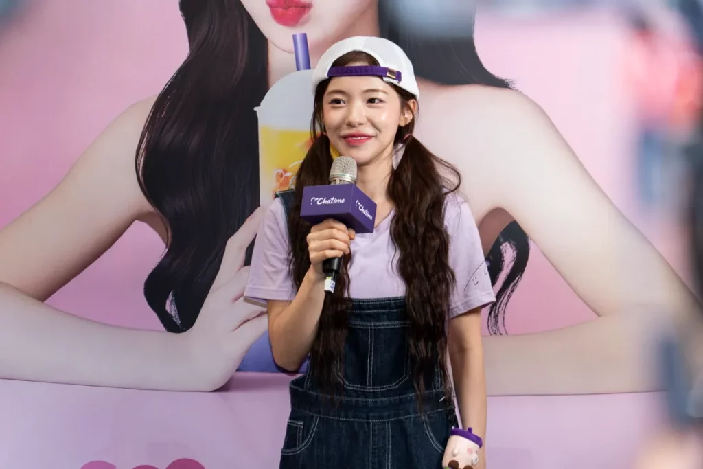 李多慧現場大方公布私心最愛,日出茶太將清新水果香、茶與鮮奶完美融合的「金芒芙緹沐」是她的第一名。圖/日出茶太提供