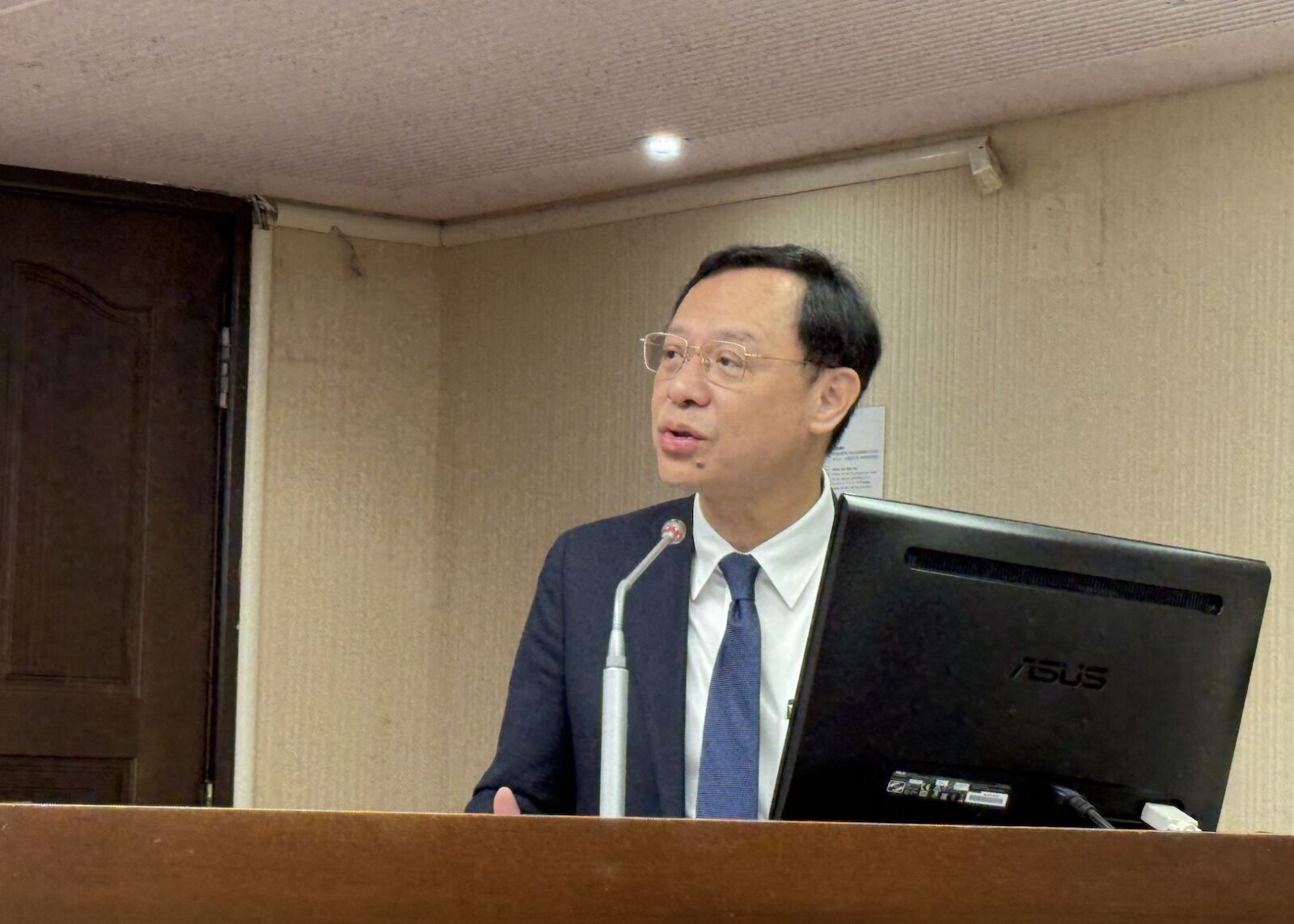 藍委質疑專家會議「中聯總經理」也在 石崇良:他來報告製程 234 藍委質疑專家會議「中聯總經理」也在 石崇良:他來報告製程 233