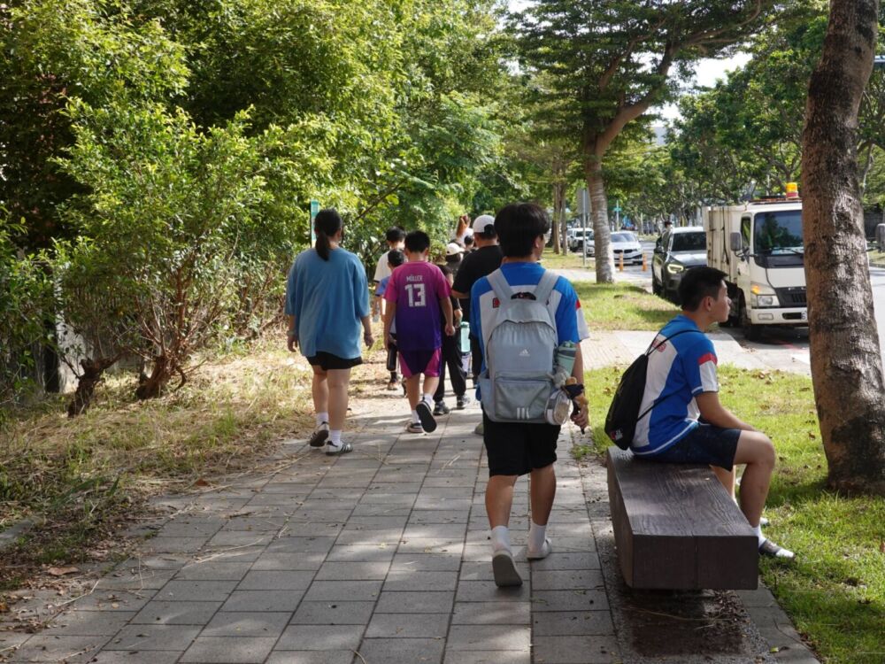 花蓮高中周邊通學路照明不足 魏嘉彥籌措經費增設照明 226 花蓮高中周邊通學路照明不足 魏嘉彥籌措經費增設照明 225