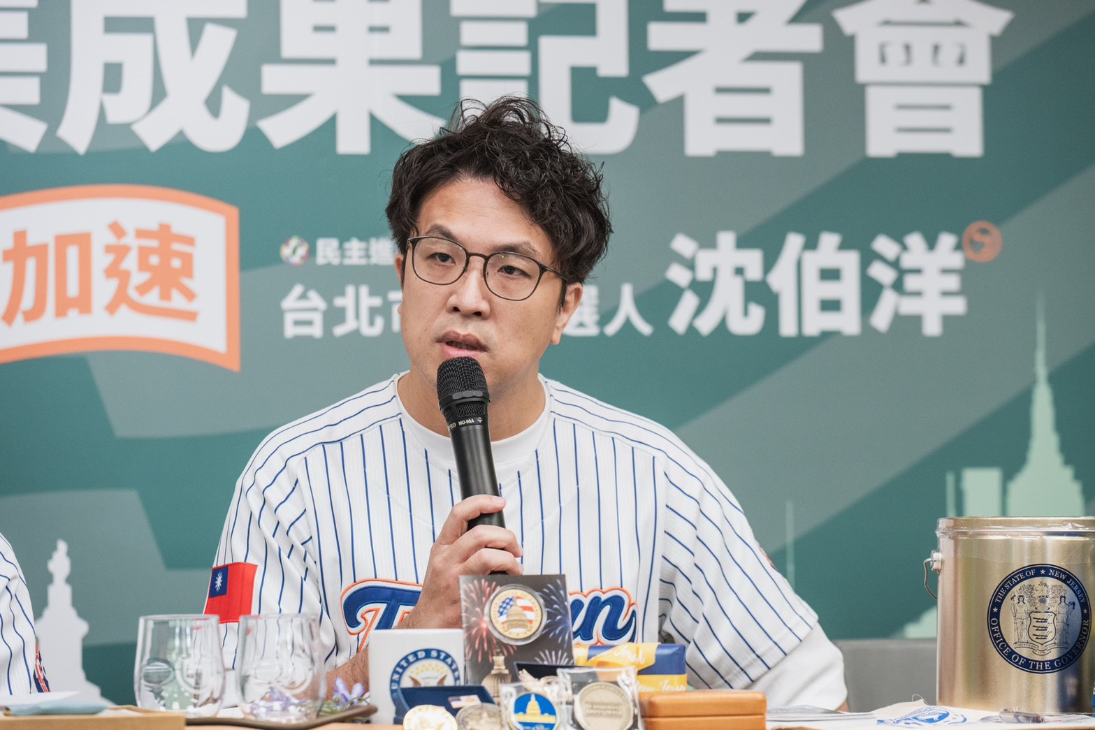 指台北無人機教育政策「打假球」 沈伯洋:蔣萬安連自家立委都無法說服 240 指台北無人機教育政策「打假球」 沈伯洋:蔣萬安連自家立委都無法說服 239
