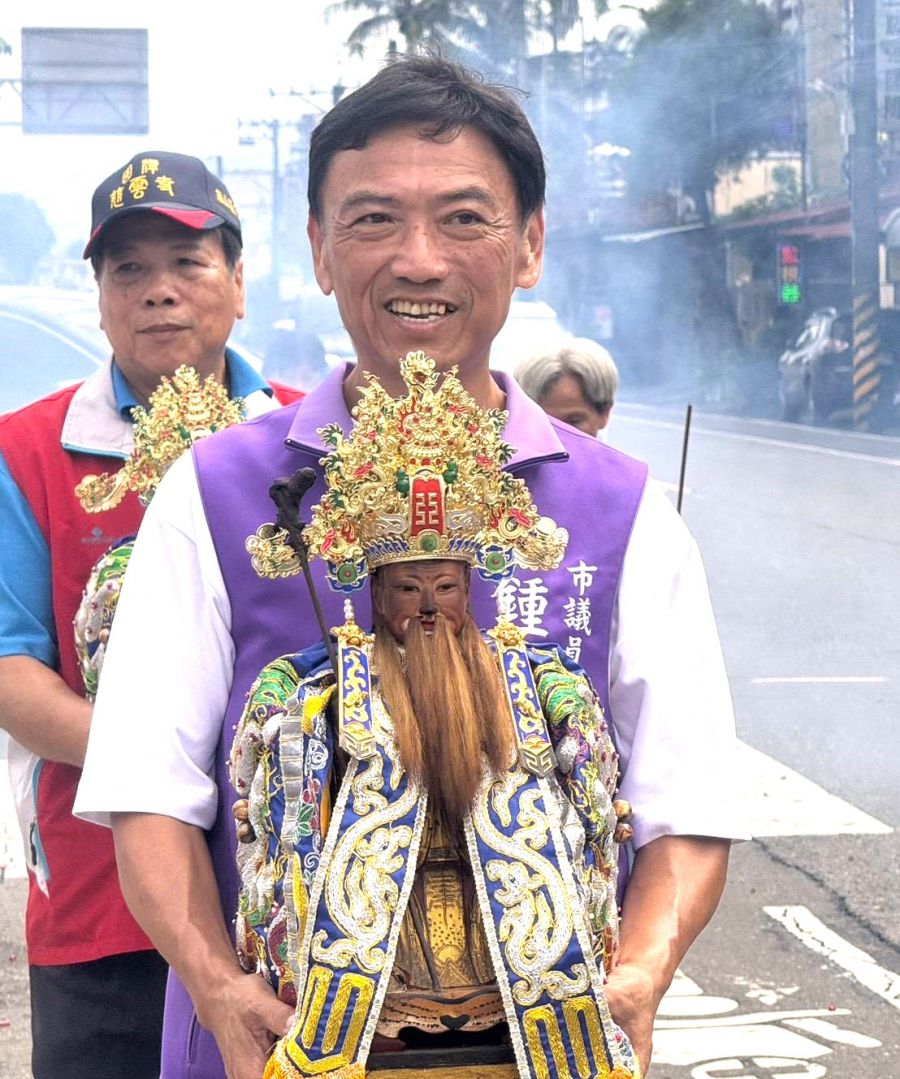 從警界到區長再拚議會!鍾炳光宣布參選高雄第一選區市議員