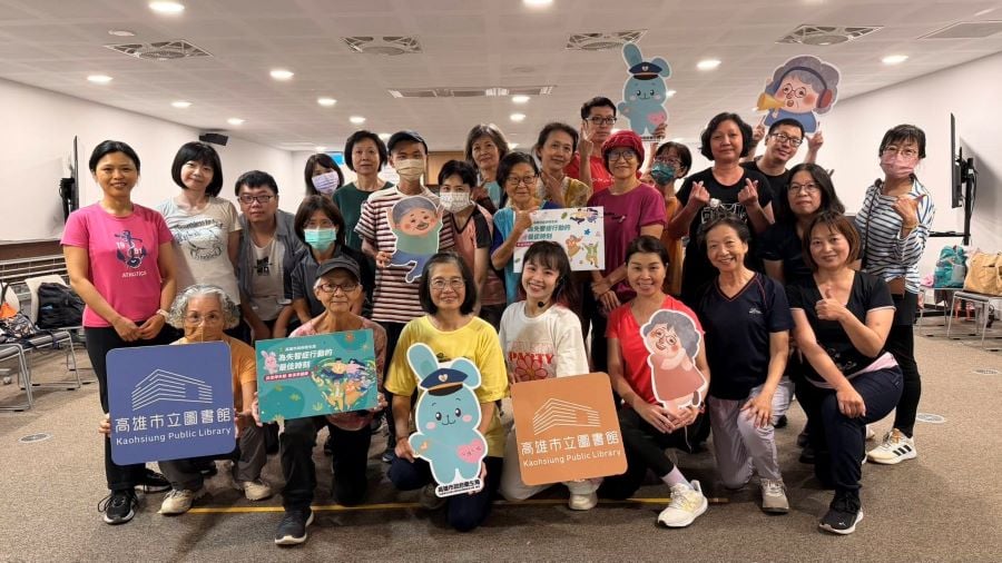 ▲衛生局可愛而親人的失智友善形象大使「憶智兔」，溫暖長輩們的心。