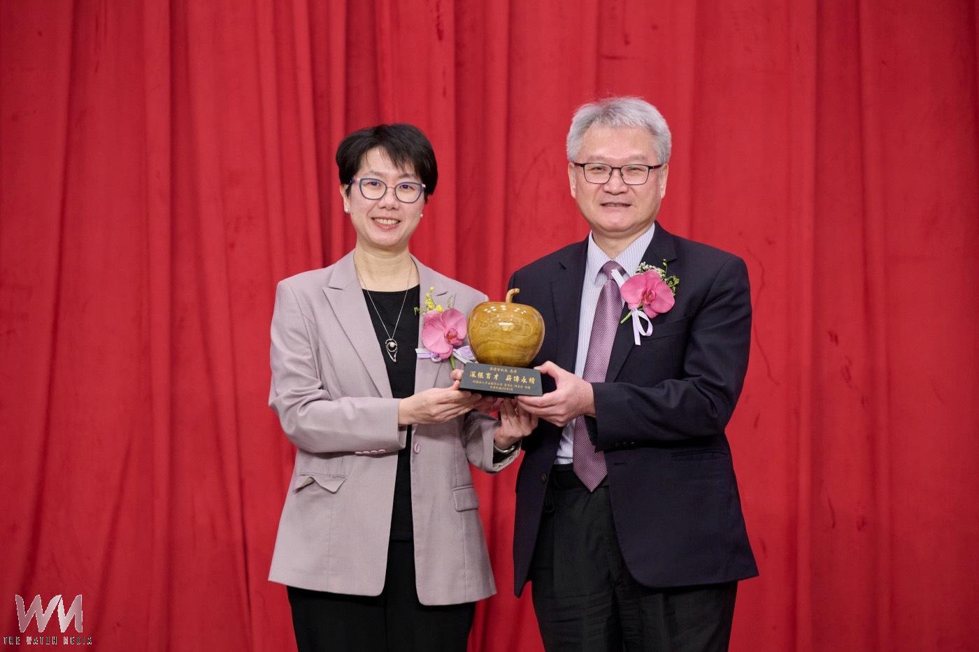 台中中山醫學大學校長交接典禮　林俊哲接任：提五大治校方向迎接新挑戰 - https://www.watchmedia01.com