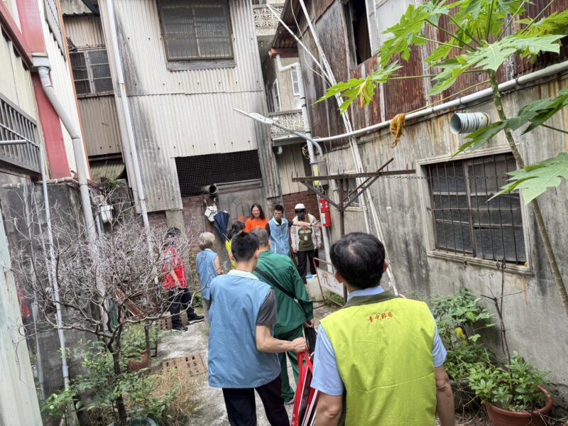 圖文：財團法人台灣郵政協會暨臺中郵局 關懷弱勢獨居長輩改善居家環境。