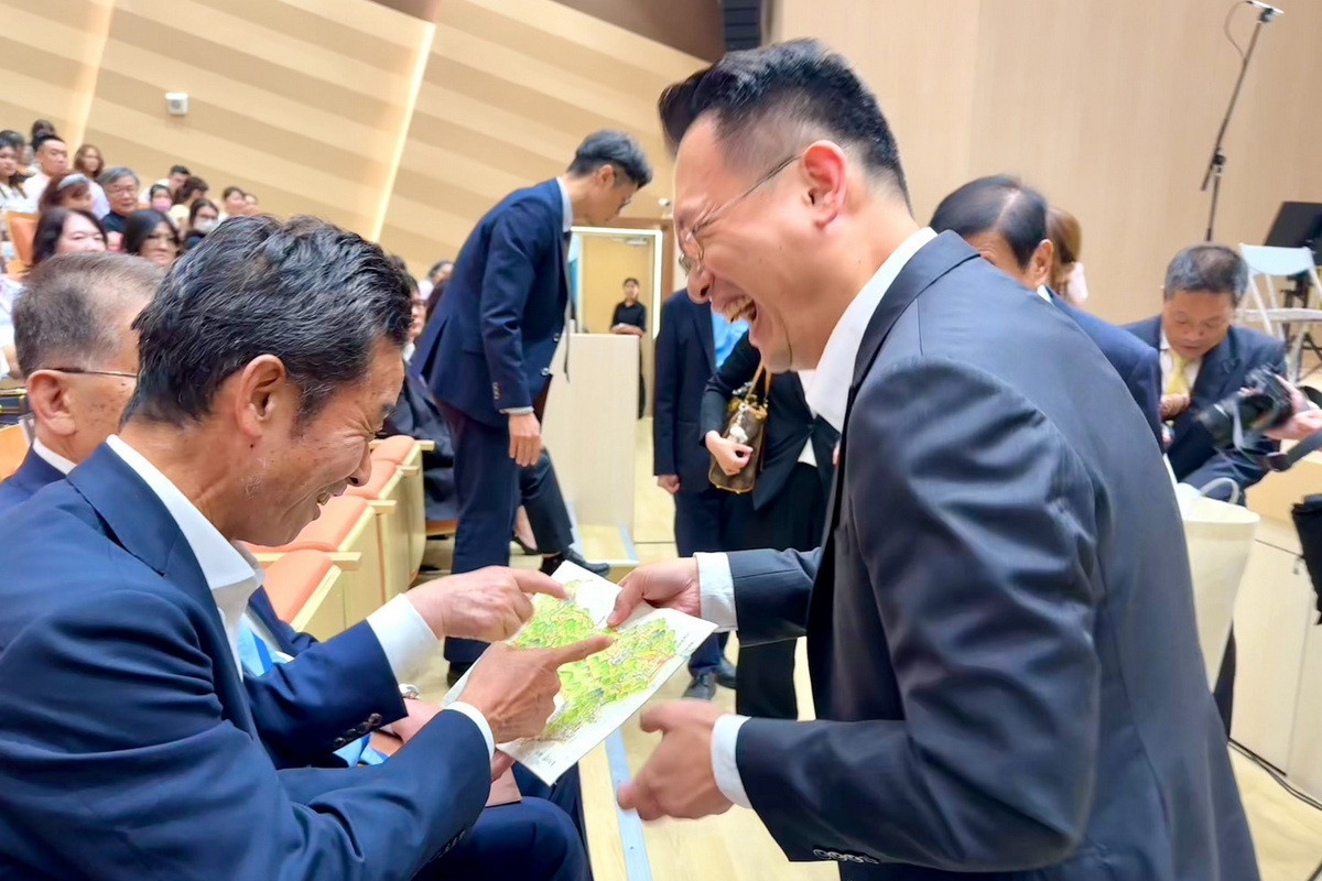 兌現兩年前的承諾,桃園市副市長蘇俊賓贈手繪四國地圖,見證桃園香川締盟10週年。<br /><br />