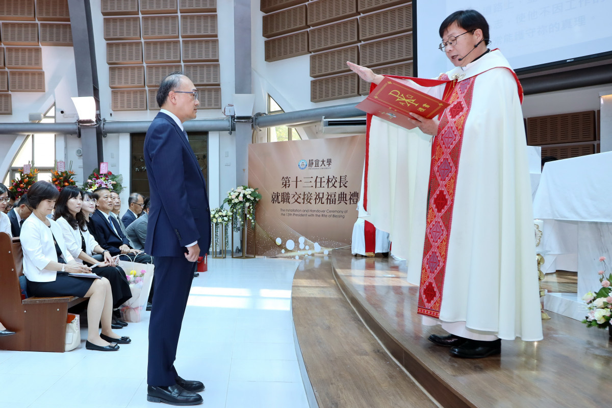 楊昭順宣誓就任第13任校長，並在祝福禱文與覆手派遣禮中接受派遣。