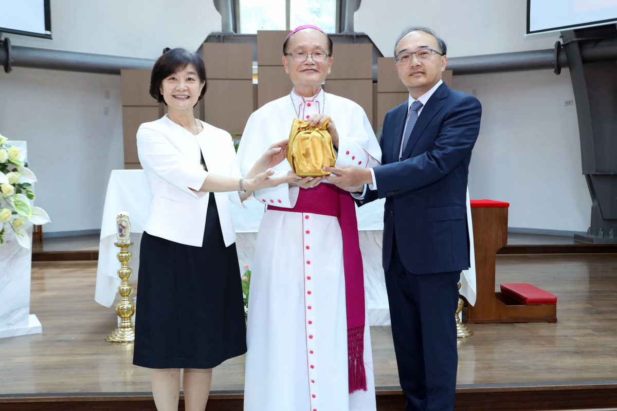 靜宜新任校長楊昭順(右)將傳承主顧修女會創校精神，培育兼具跨域能力、國際視野與社會責任的新世代人才。