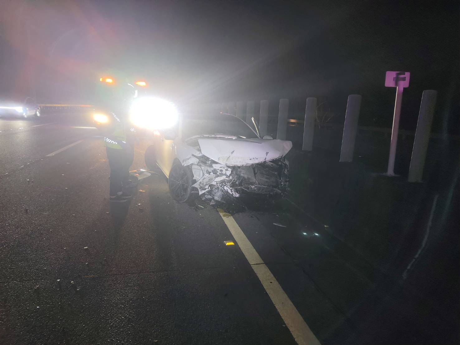 國道3號名間段自撞後停內側車道 後車追撞釀2傷
